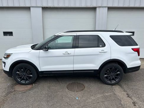 Certified 2019 Ford Explorer XLT w/ Equipment Group 202A AWD/4WD image 3