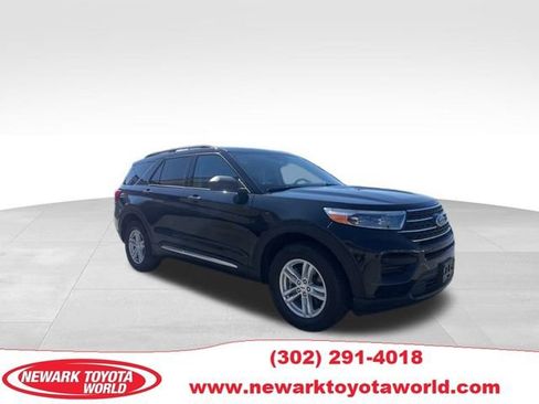 Used 2023 Ford Explorer XLT image 1