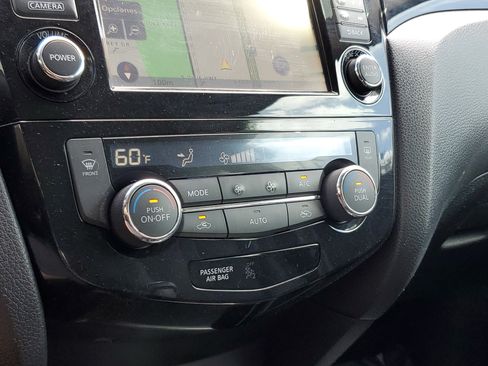 Used 2017 Nissan Rogue Sport SV w/ SV Premium Package image 26