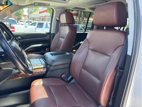 Used 2019 Chevrolet Suburban Premier w/ Premier Plus Edition AWD/4WD image 17