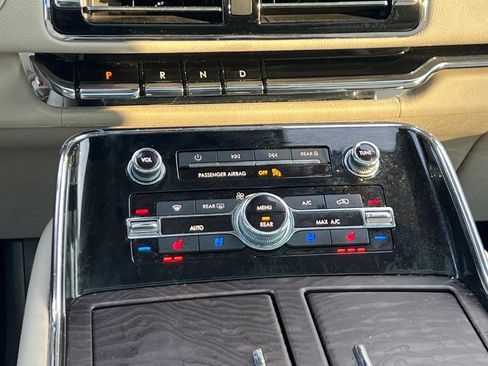 Used 2020 Lincoln Navigator Reserve w/ Equipment Group 208A Reserve image 17