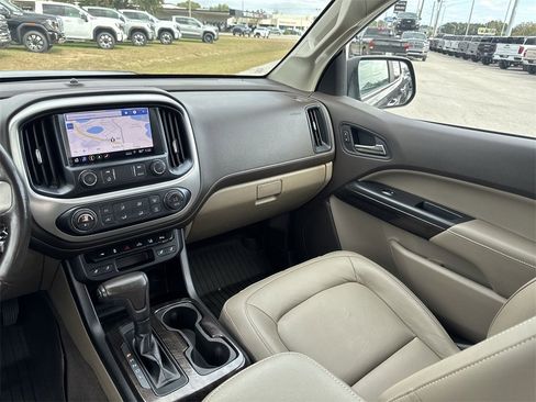 Certified 2019 GMC Canyon SLT w/ Driver Alert Package image 11