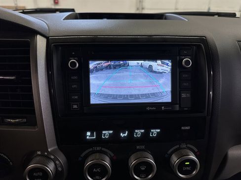 Used 2014 Toyota Sequoia Platinum image 22