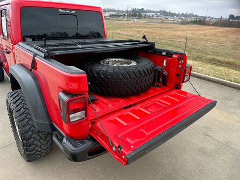 Used 2022 Jeep Gladiator Rubicon w/ Cold Weather Group image 23