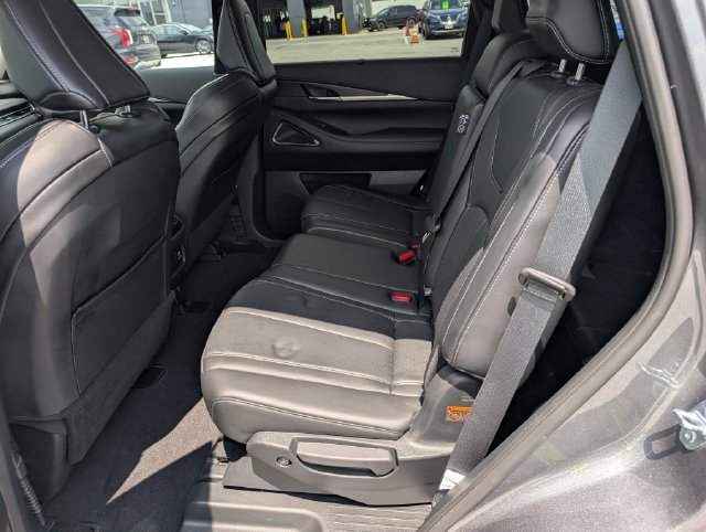 Used 2025 INFINITI QX60 Sensory w/ Vision Package AWD/4WD image 16