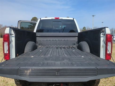Used 2022 Ford F350 Platinum w/ FX4 Off-Road Package image 32