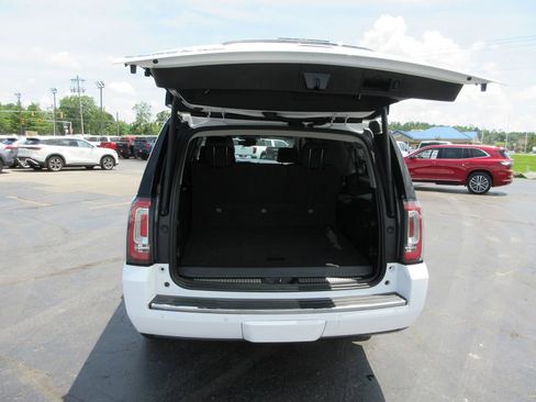 Used 2020 GMC Yukon XL Denali w/ Denali Premium Package AWD/4WD image 7