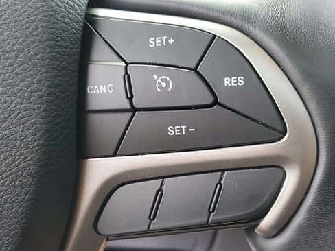 Used 2019 Jeep Grand Cherokee Altitude AWD/4WD image 13