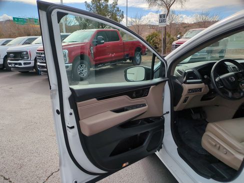 Used 2022 Honda Odyssey Touring image 13