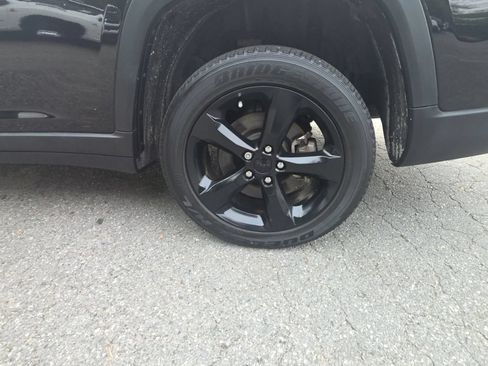 Used 2024 Jeep Grand Cherokee L Laredo RWD image 10