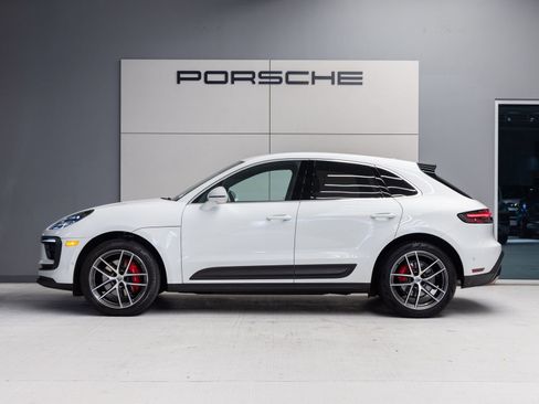 Certified 2023 Porsche Macan S AWD/4WD image 2