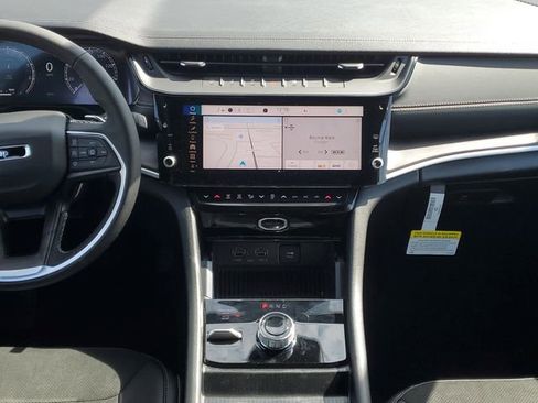 New 2026 Jeep Grand Cherokee Altitude AWD/4WD image 17