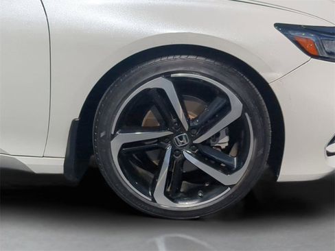 Used 2018 Honda Accord Sport image 11