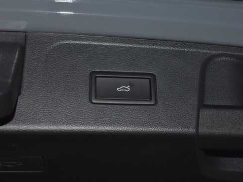 Certified 2025 Volkswagen Atlas SEL Premium R-Line image 30