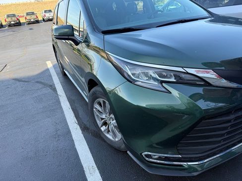 Used 2021 Toyota Sienna XLE w/ XLE Plus Package image 4