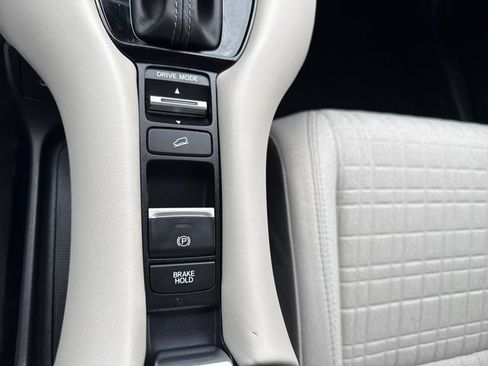 Certified 2024 Honda HR-V LX image 28