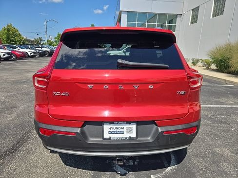 Used 2019 Volvo XC40 T5 Momentum AWD/4WD image 7