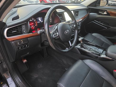 Used 2017 Kia Cadenza Premium w/ Luxury Package image 10