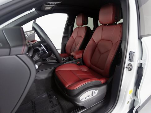 New 2026 Porsche Macan image 29