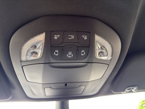 Used 2025 Chrysler Pacifica Select FWD image 33