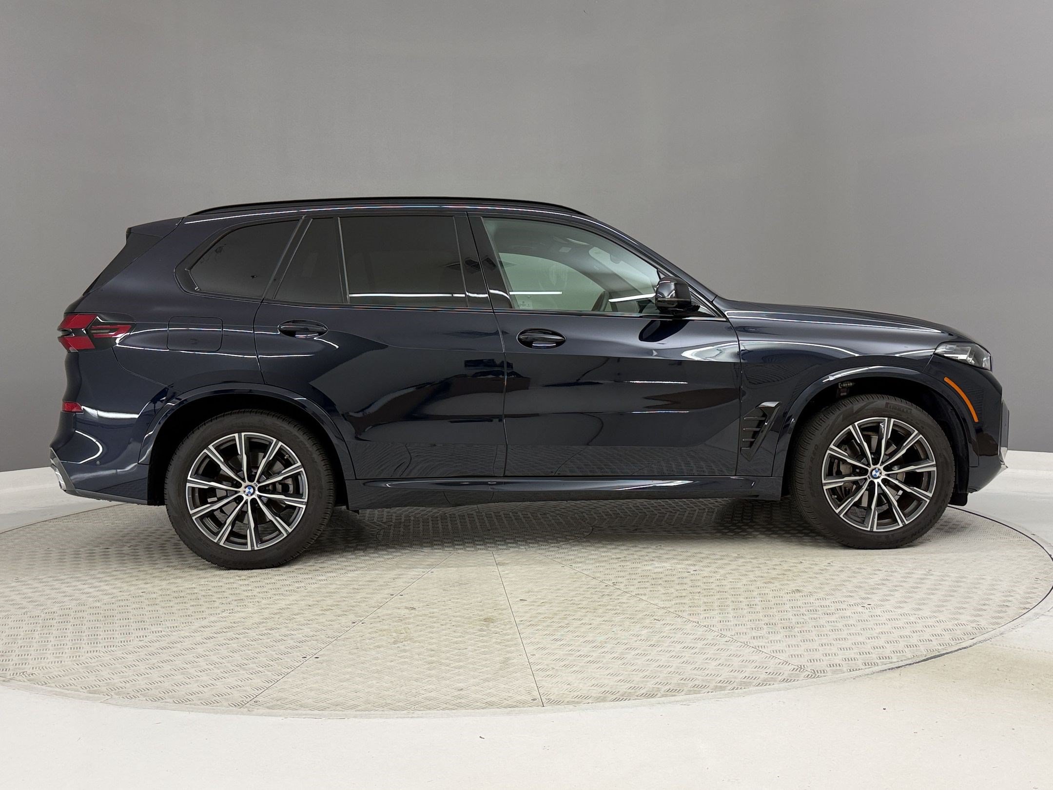 Used 2024 BMW X5 sDrive40i w/ M Sport Package RWD image 8