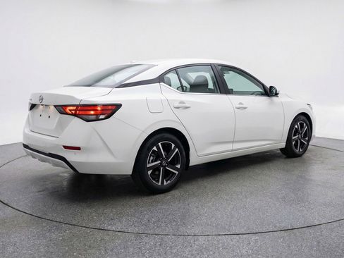 Used 2025 Nissan Sentra SV image 9