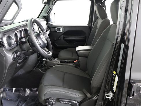 Used 2021 Jeep Wrangler Unlimited Sport image 27