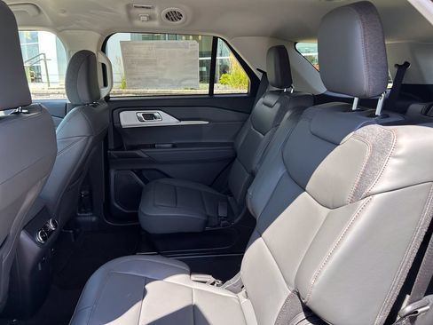 New 2026 Ford Explorer Active w/ Active Comfort Package AWD/4WD image 12