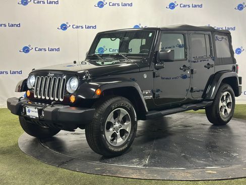 Used 2017 Jeep Wrangler Unlimited Sahara w/ Connectivity Group AWD/4WD image 6