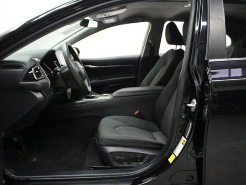 Used 2022 Toyota Camry LE image 7