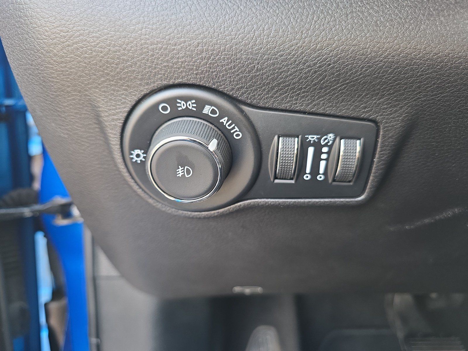 Used 2024 Jeep Compass Latitude AWD/4WD image 23