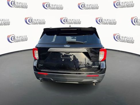 Used 2022 Ford Explorer XLT w/ Equipment Group 202A image 6
