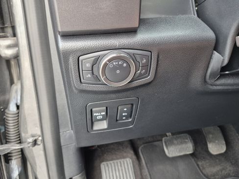 Used 2019 Ford F150 XLT w/ Equipment Group 302A Luxury AWD/4WD image 29
