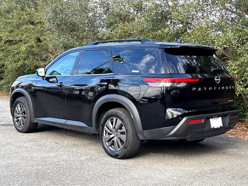 Certified 2024 Nissan Pathfinder SV image 30