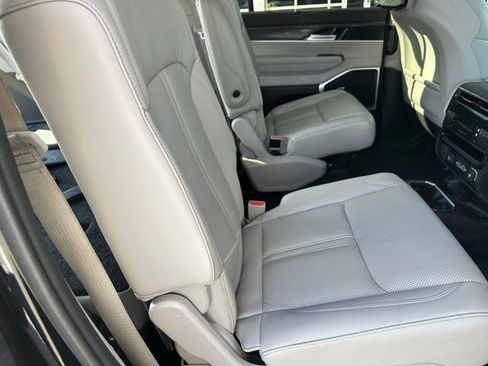 Used 2022 Jeep Wagoneer Series III w/ Convenience Group I AWD/4WD image 10
