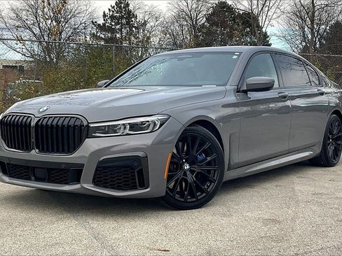 Used 2022 BMW 750i xDrive w/ Executive Package image 2
