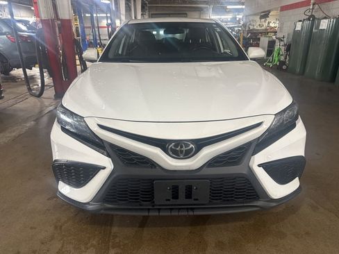 Used 2023 Toyota Camry SE image 3