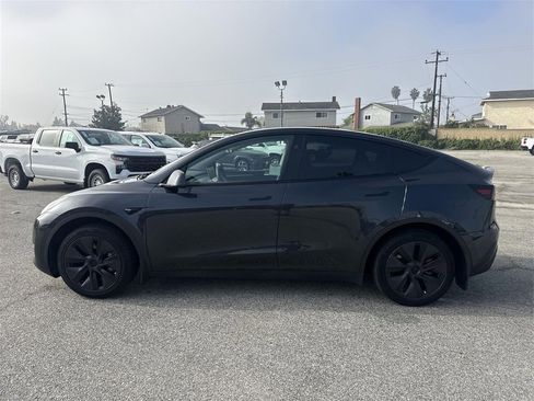 Used 2024 Tesla Model Y Long Range image 5