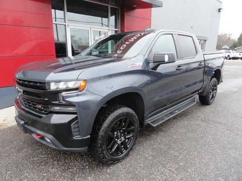 Used 2021 Chevrolet Silverado 1500 LT Trail Boss w/ Convenience Package II image 2