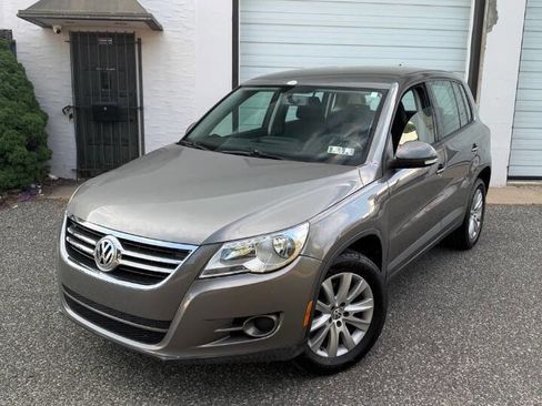 Used 2009 Volkswagen Tiguan S FWD image 1