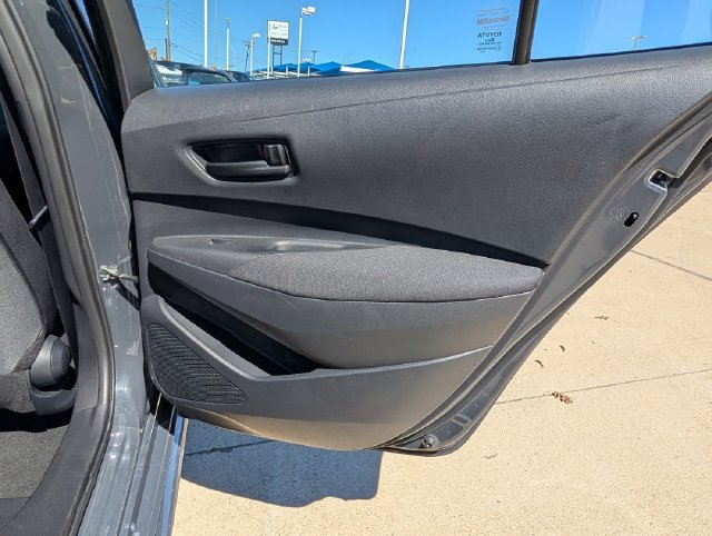 Used 2025 Toyota Corolla LE FWD image 31