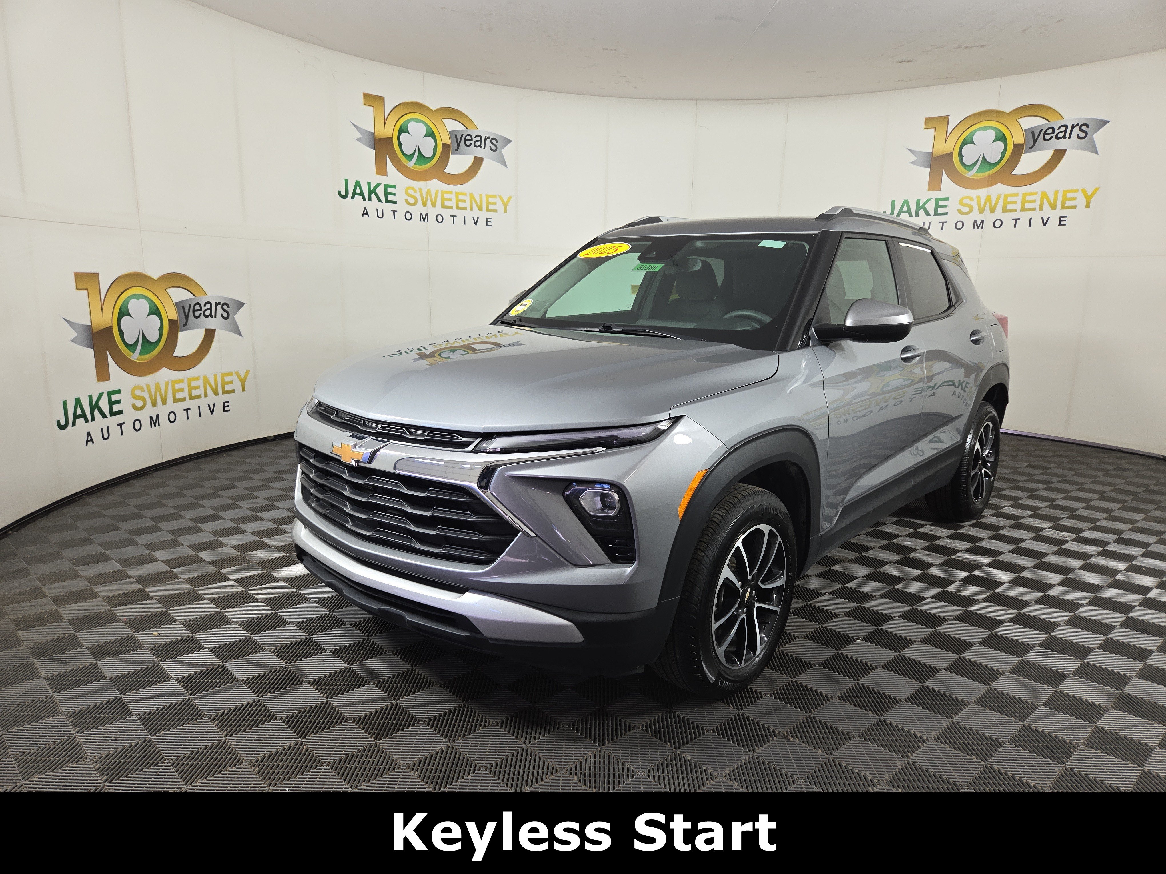 Used 2025 Chevrolet TrailBlazer LT AWD/4WD image 3