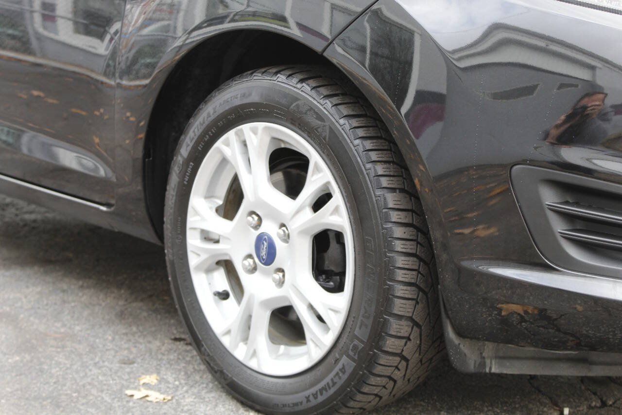 Used 2015 Ford Fiesta SE FWD image 13