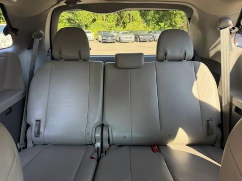 Used 2015 Toyota Sienna XLE Premium AWD/4WD image 14