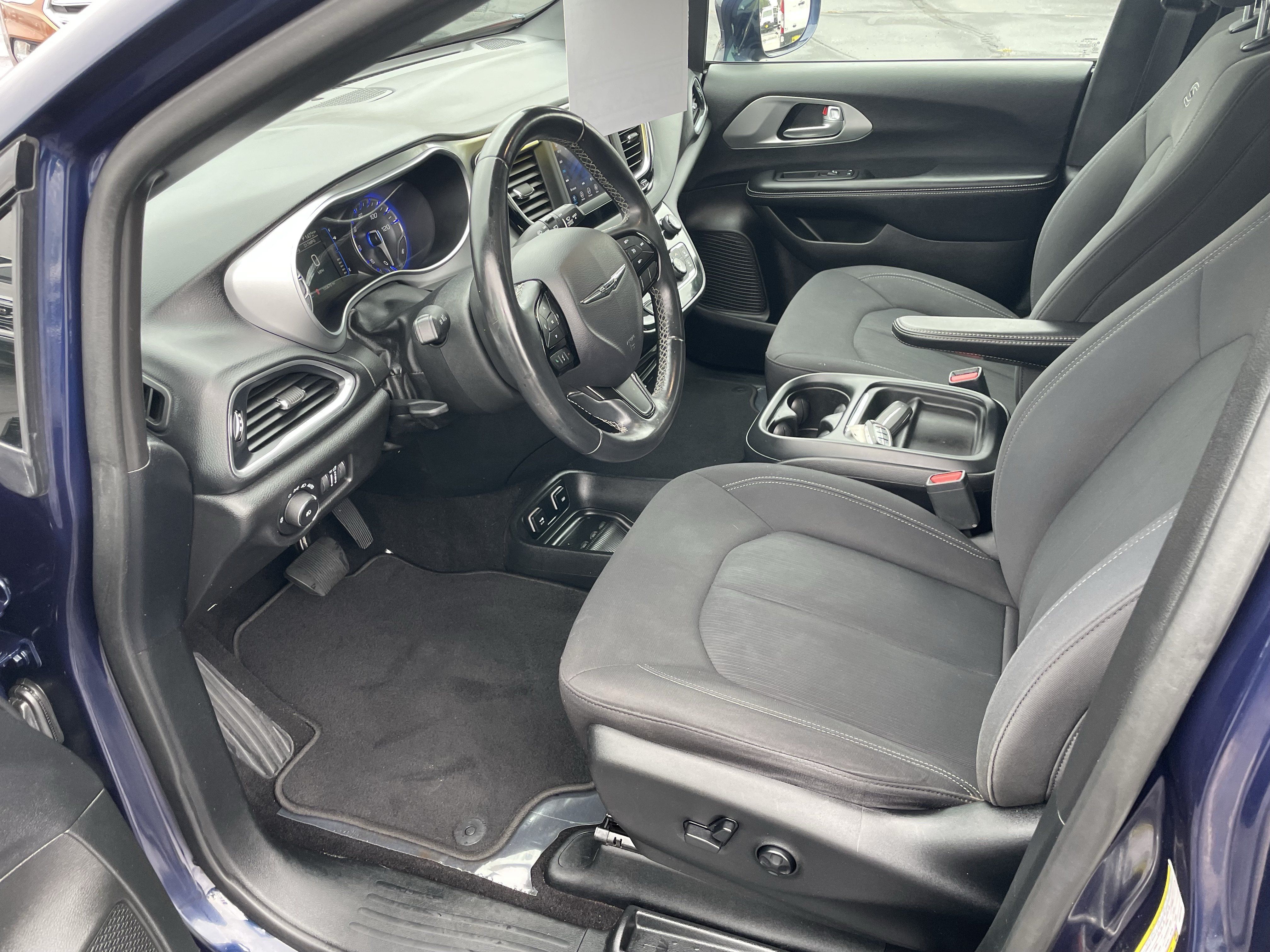 Used 2018 Chrysler Pacifica Touring Plus w/ S Appearance Package FWD image 12