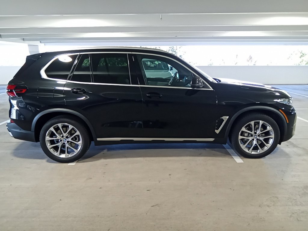 Used 2025 BMW X5 xDrive40i AWD/4WD image 4
