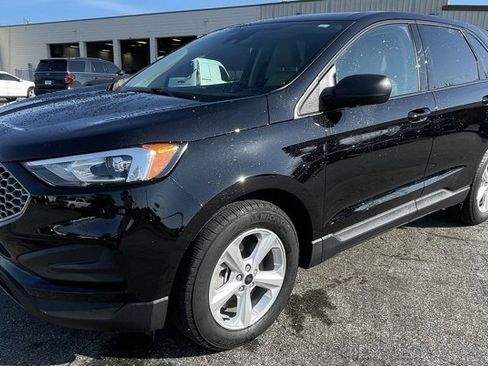 Used 2024 Ford Edge SE image 3