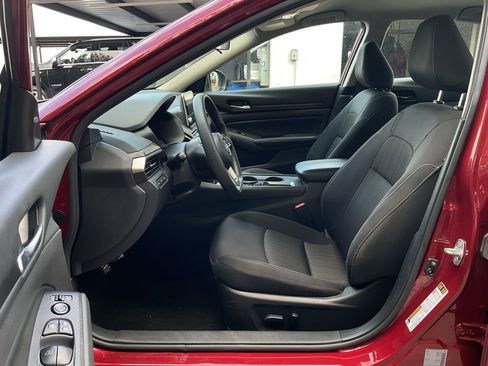 Used 2025 Nissan Altima 2.5 SV FWD image 10