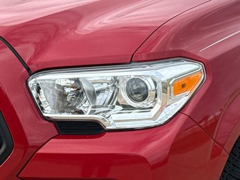 Used 2022 Toyota Tacoma SR w/ SR Convenience Package image 4