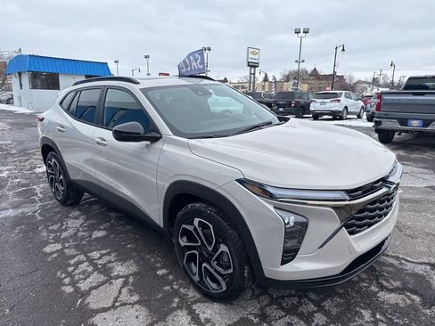 New 2026 Chevrolet Trax RS image 4